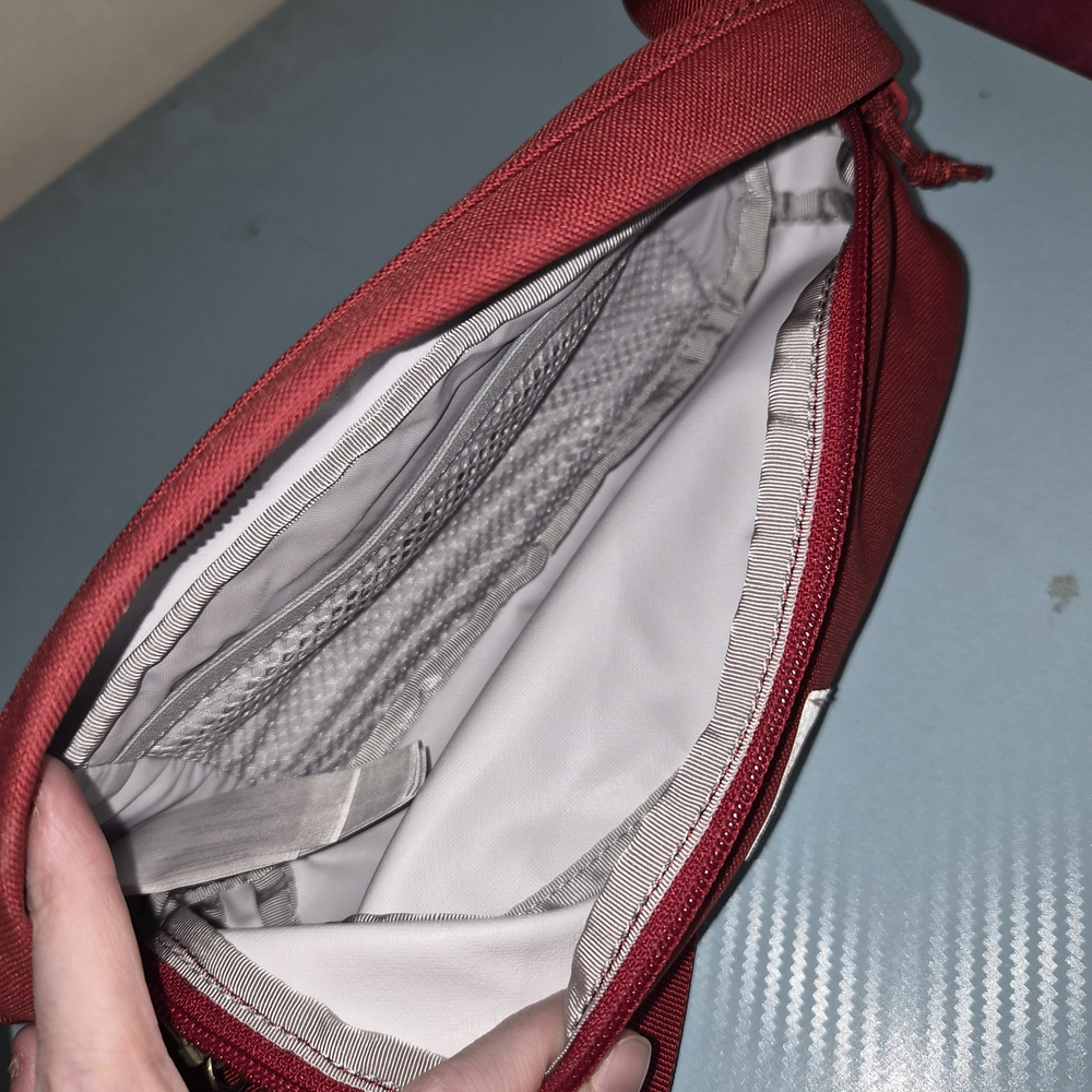 Fjallraven Deep Red Travel Bag Hip Pack - Picture 3 of 3